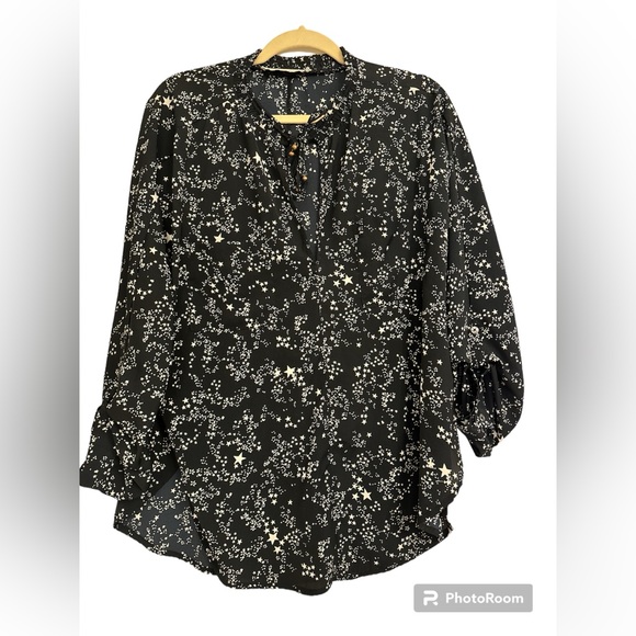 Abercrombie & Fitch Tops - Abercrombie & Fitch blouse star Large